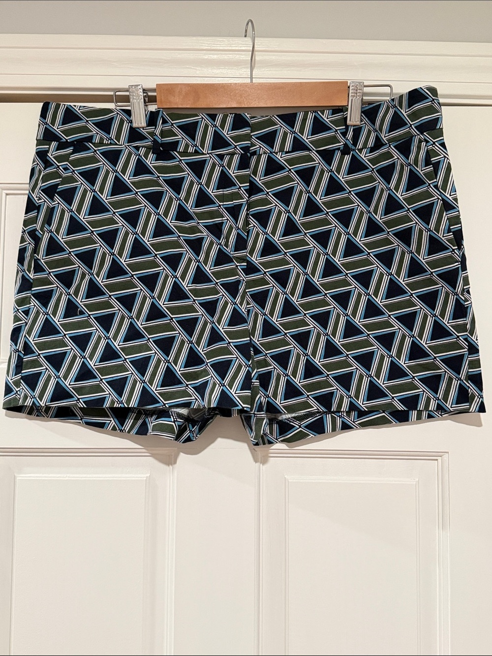 Like New! Ann Taylor Factory Geometric Print Shorts - Navy, Blue, White, Olive
